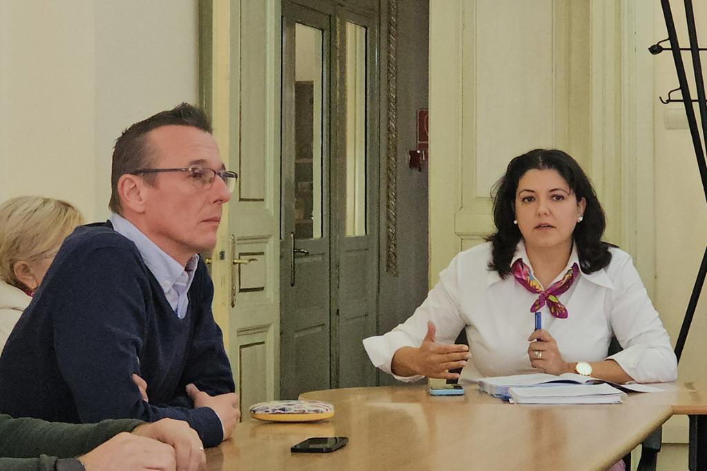 Irina Nistor le-a explicat consilierilor locali de ce scade suma alocată inițial pentru cheltuieli judiciare