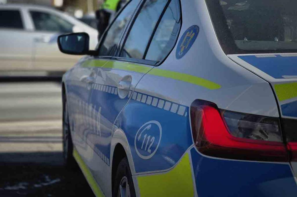 Polițiștii câmpineni au oprit o mașină care avea numerele de înmatriculare ale... altui autovehicul