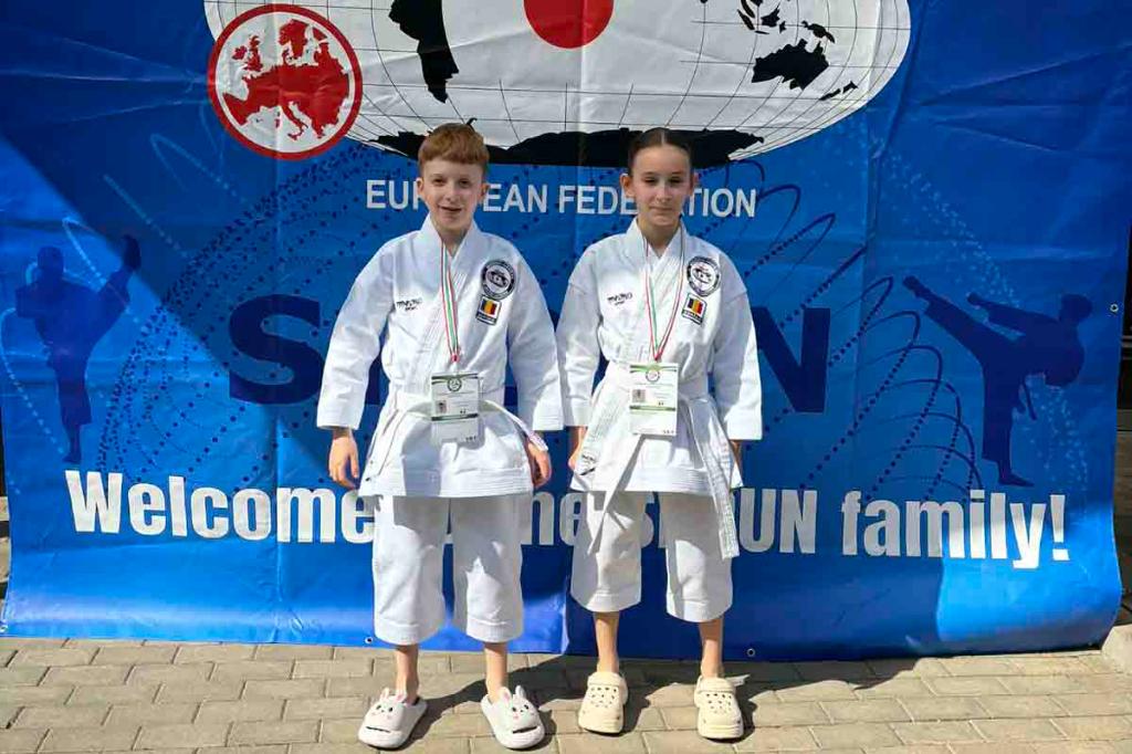 Doi tineri sportivi din Telega au participat cu rezultate bune la Cupa Europei la karate SKDUN din Ungaria