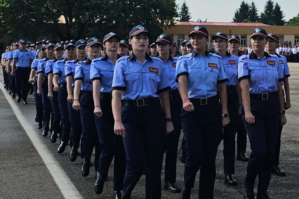O elevă a Școlii de Poliție Câmpina își acuză un profesor: „M-a luat pe după spate, aproape de zona sânului și m-a pupat pe obraz”
