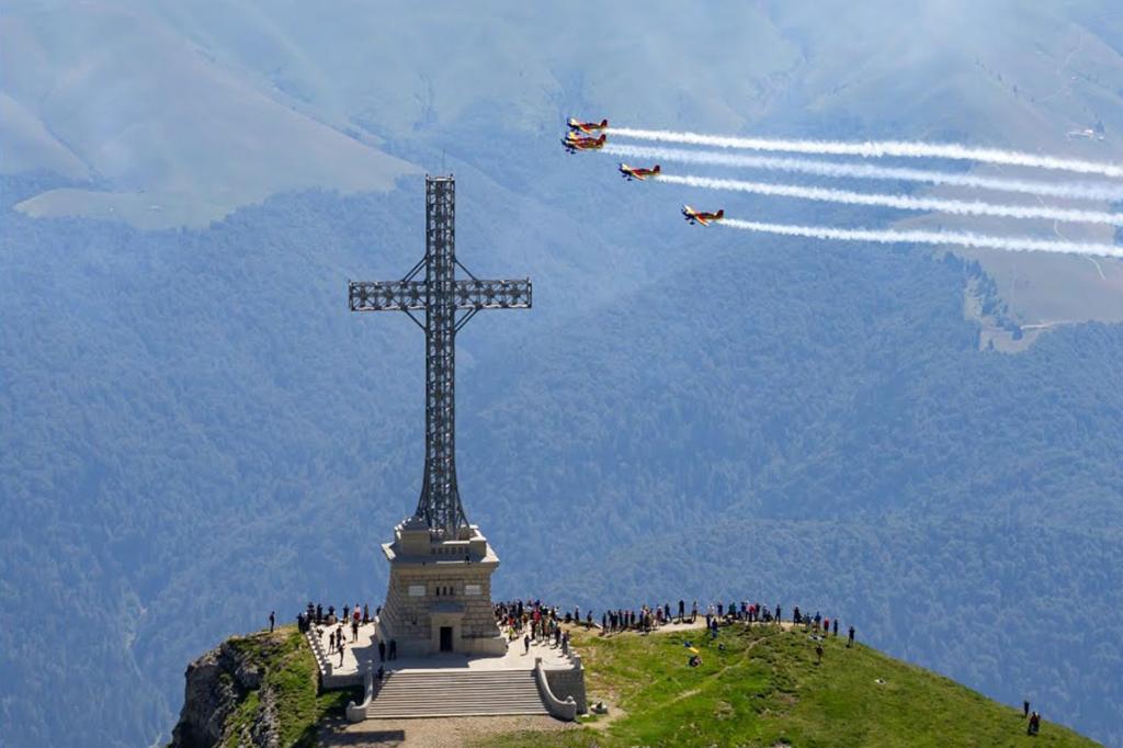 Spotters Day la Crucea de pe Caraiman, un spectacol aerian senzațional