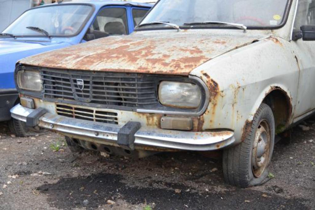 Primăria Câmpina face un apel la proprietarii mașinilor abandonate pe domeniul public