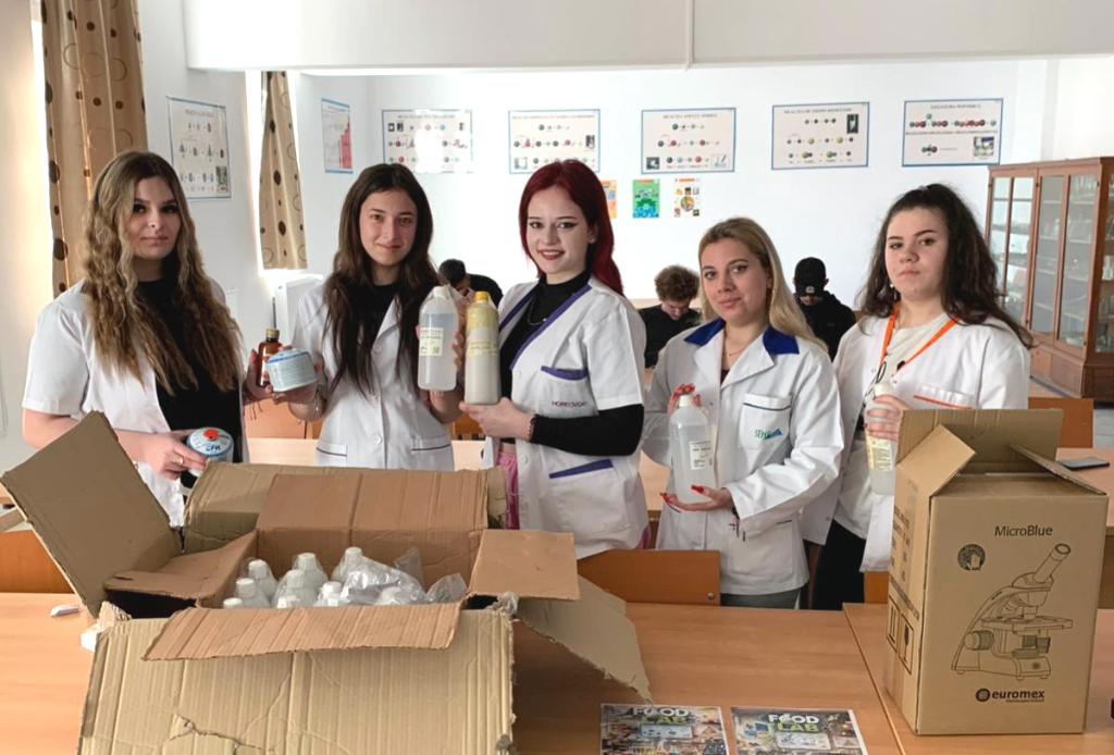 Au fost aduse primele echipamente pentru noul laborator alimentar de la Liceul “Istrati” Câmpina