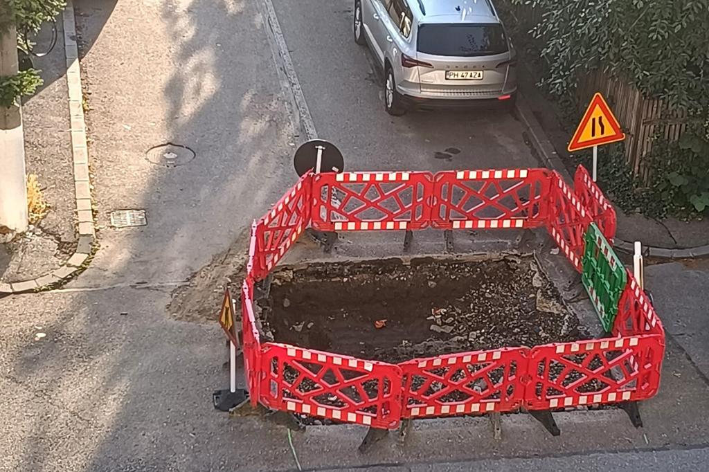 Să fi uitat autoritățile de groapa pe care au făcut-o pe Strada Tudor Vladimirescu din Câmpina?!